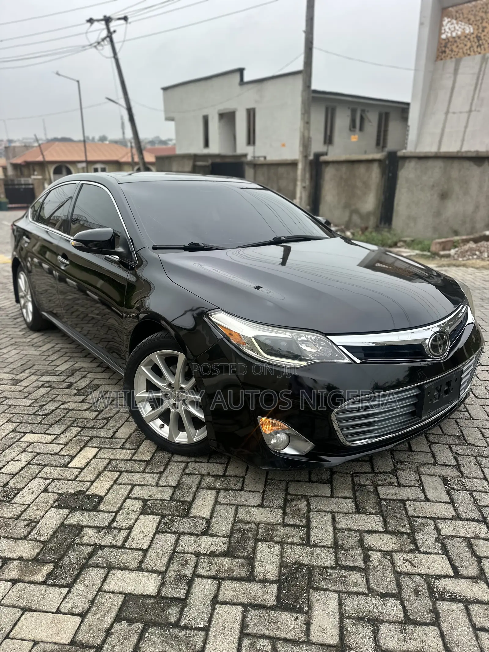 Toyota Avalon Limited Sedan FWD (3.5L 6cyl 6A) 2013 Black