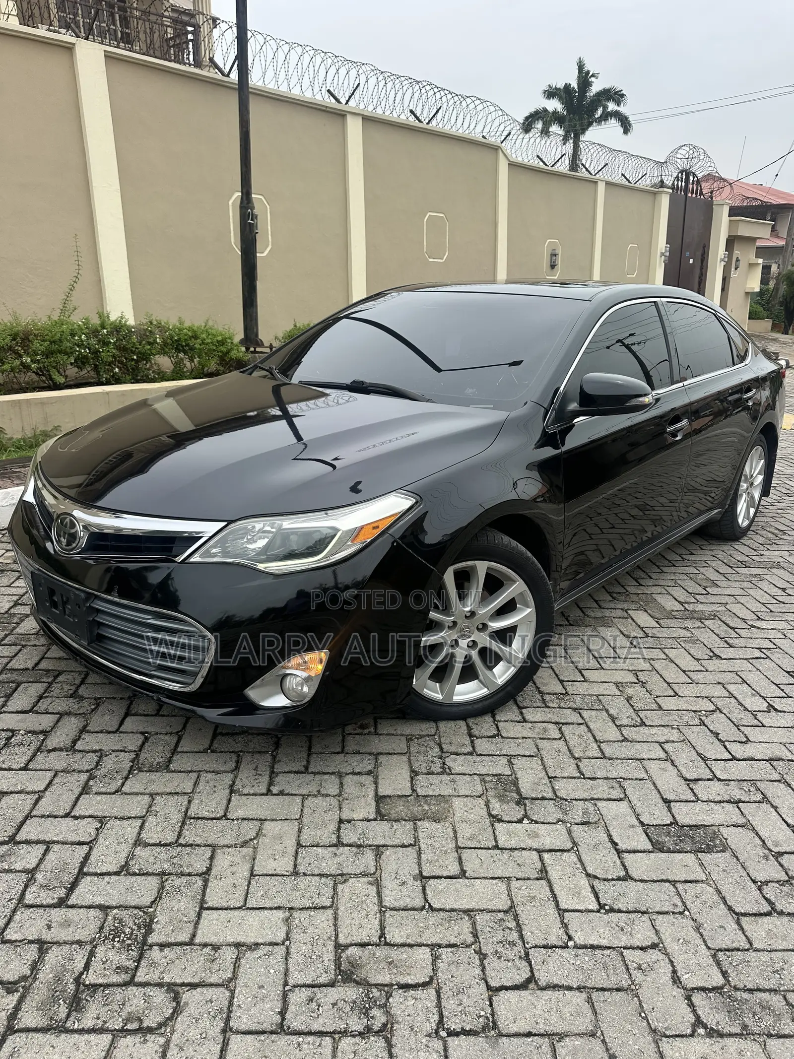 Toyota Avalon Limited Sedan FWD (3.5L 6cyl 6A) 2013 Black