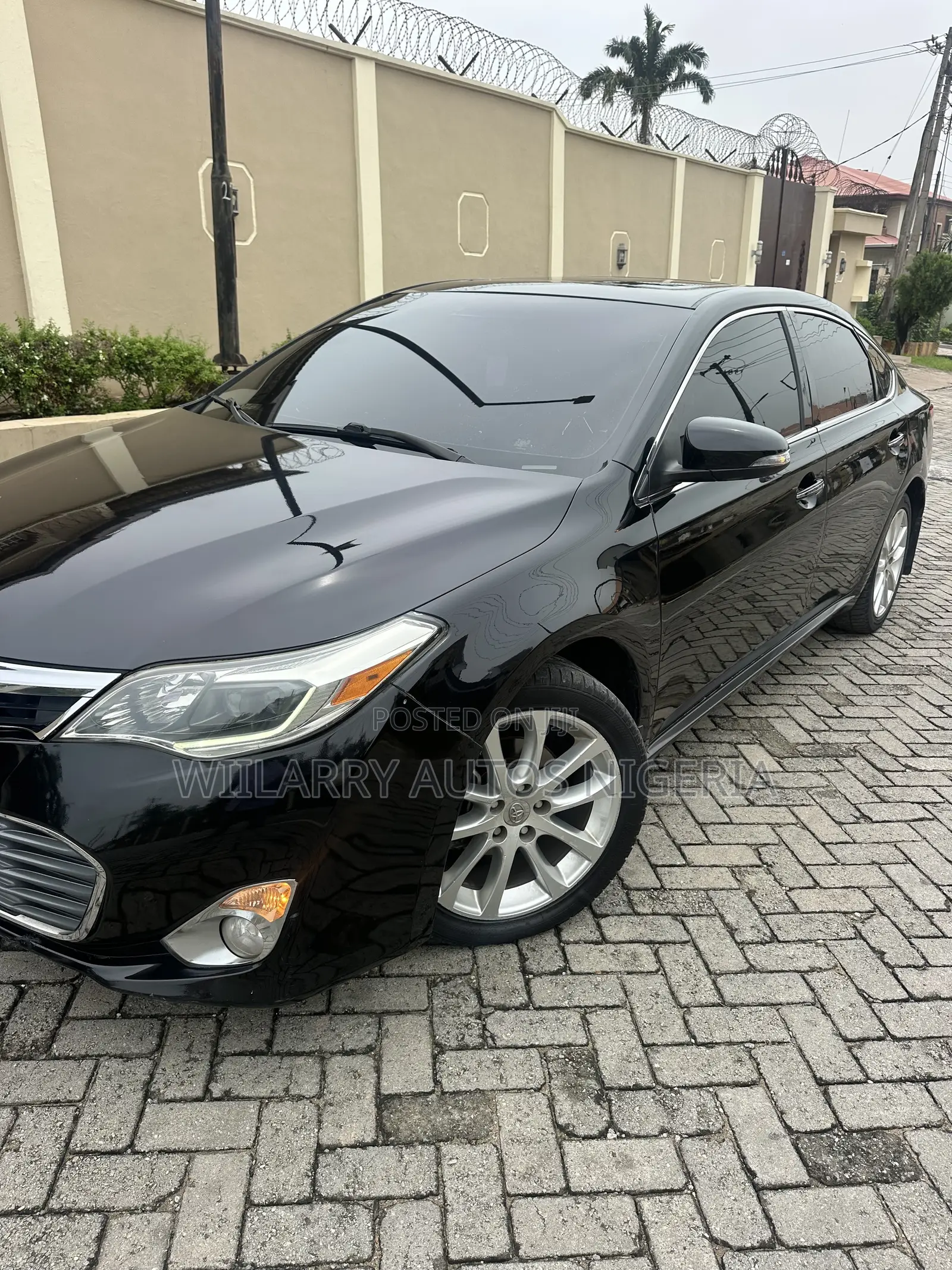 Toyota Avalon Limited Sedan FWD (3.5L 6cyl 6A) 2013 Black