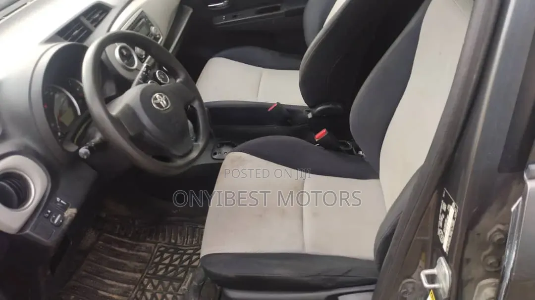 Toyota Yaris 2012 Gray