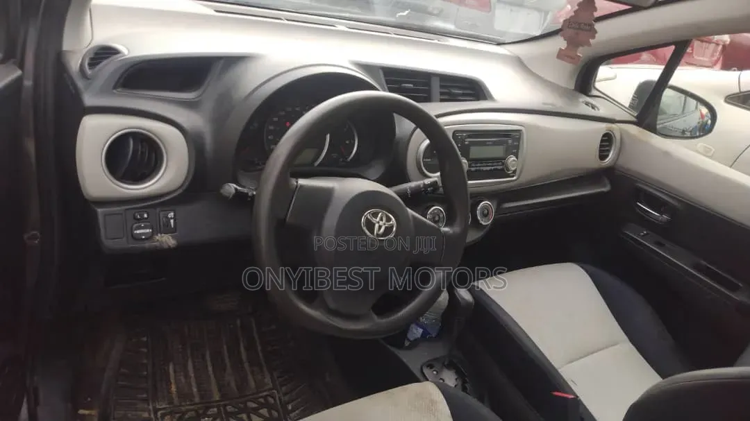 Toyota Yaris 2012 Gray