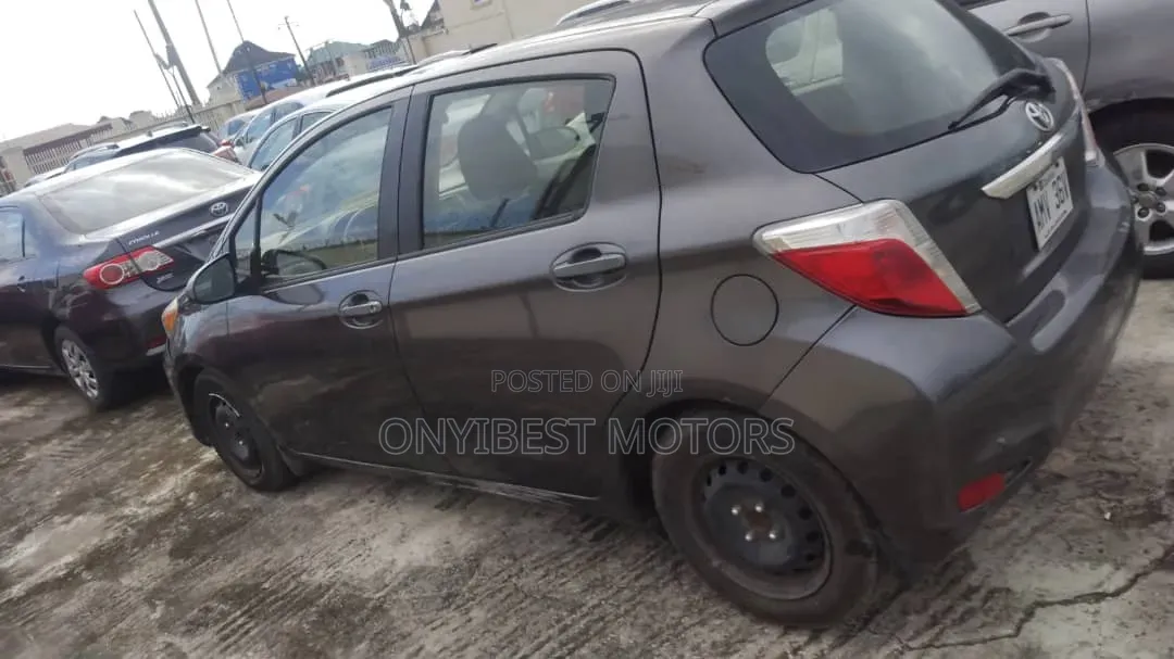 Toyota Yaris 2012 Gray