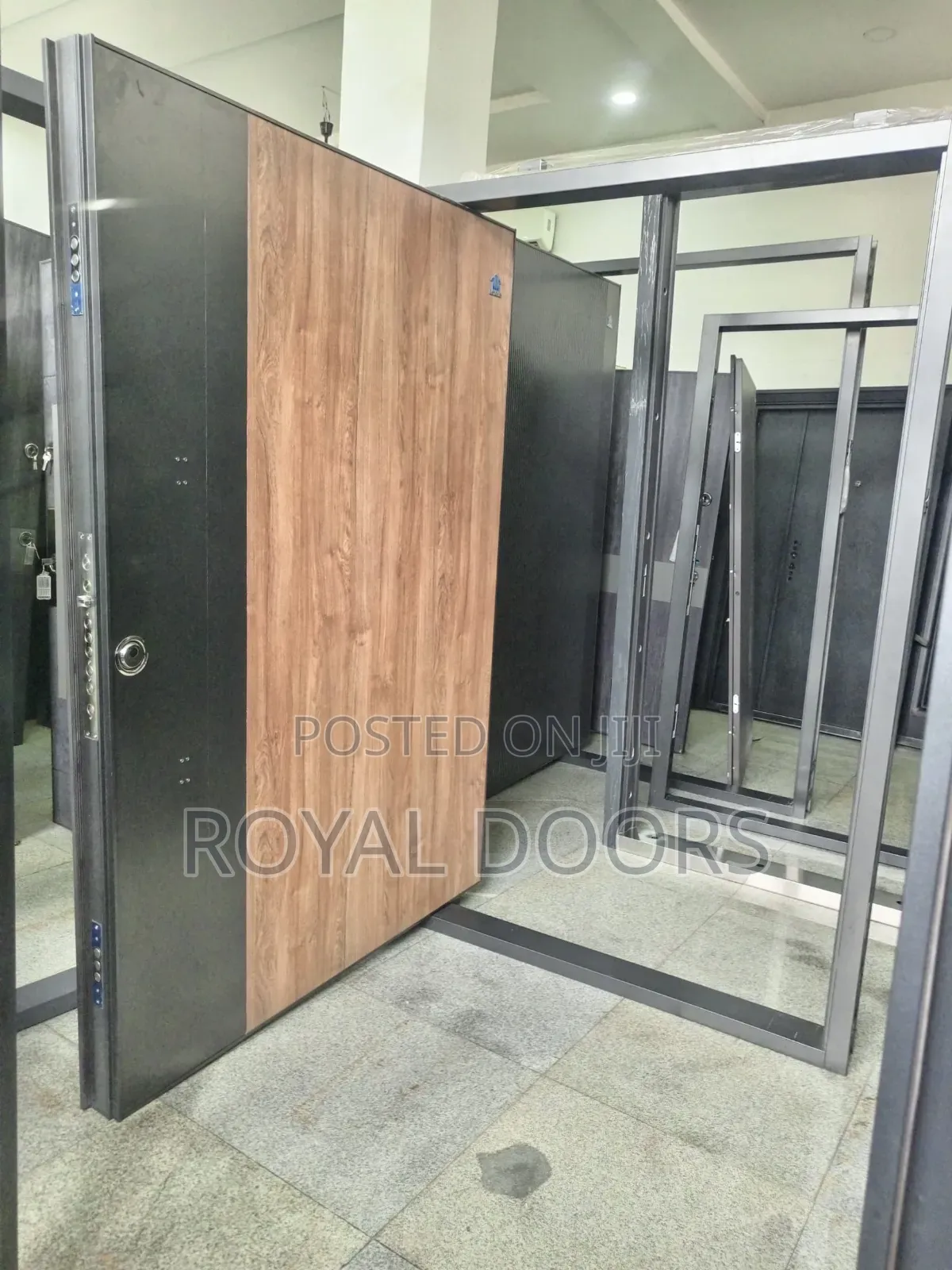 Pivot Casta Door