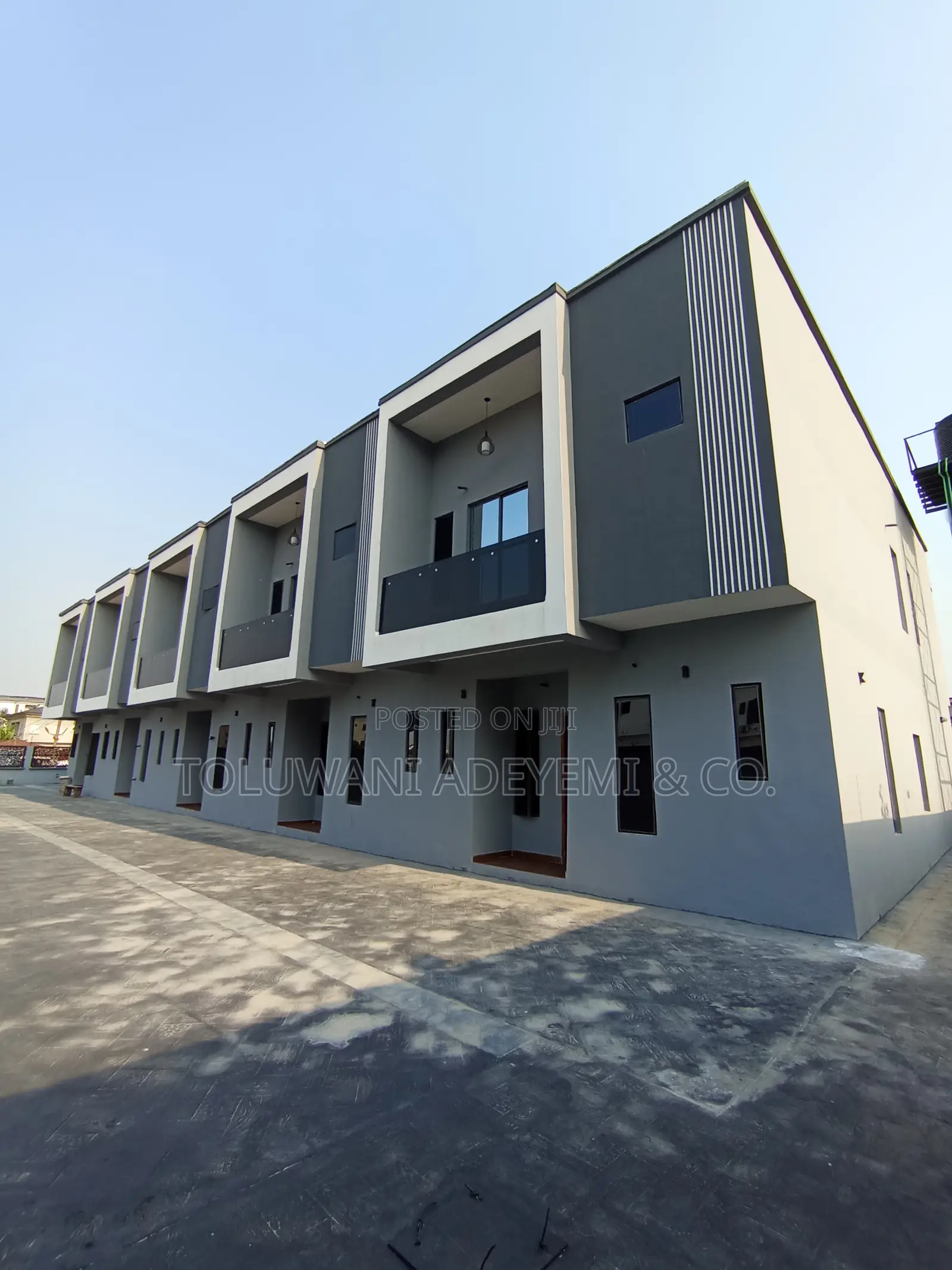 4bdrm Townhouse/Terrace in Ogombo for sale