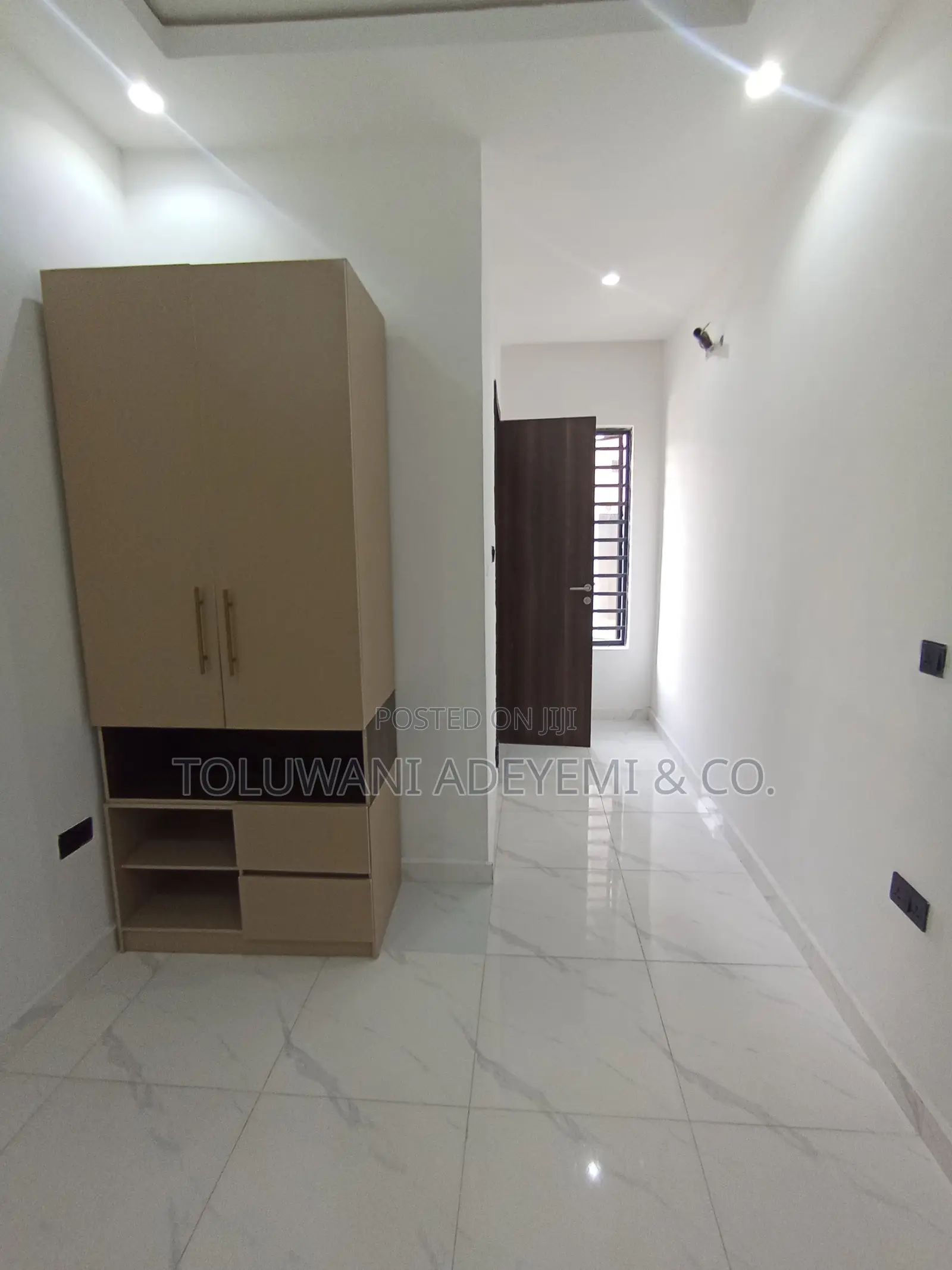 4bdrm Townhouse/Terrace in Ogombo for sale