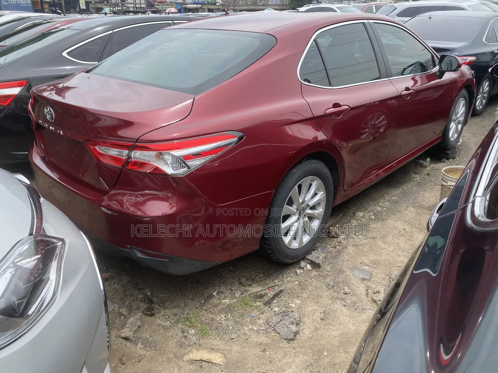 Toyota Camry SE FWD (2.5L 4cyl 8AM) 2018 Red