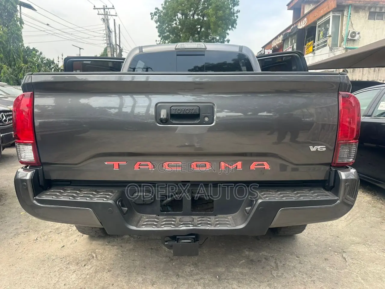 Toyota Tacoma SR5 2017 Gray
