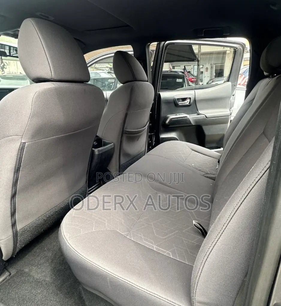 Toyota Tacoma SR5 2017 Gray