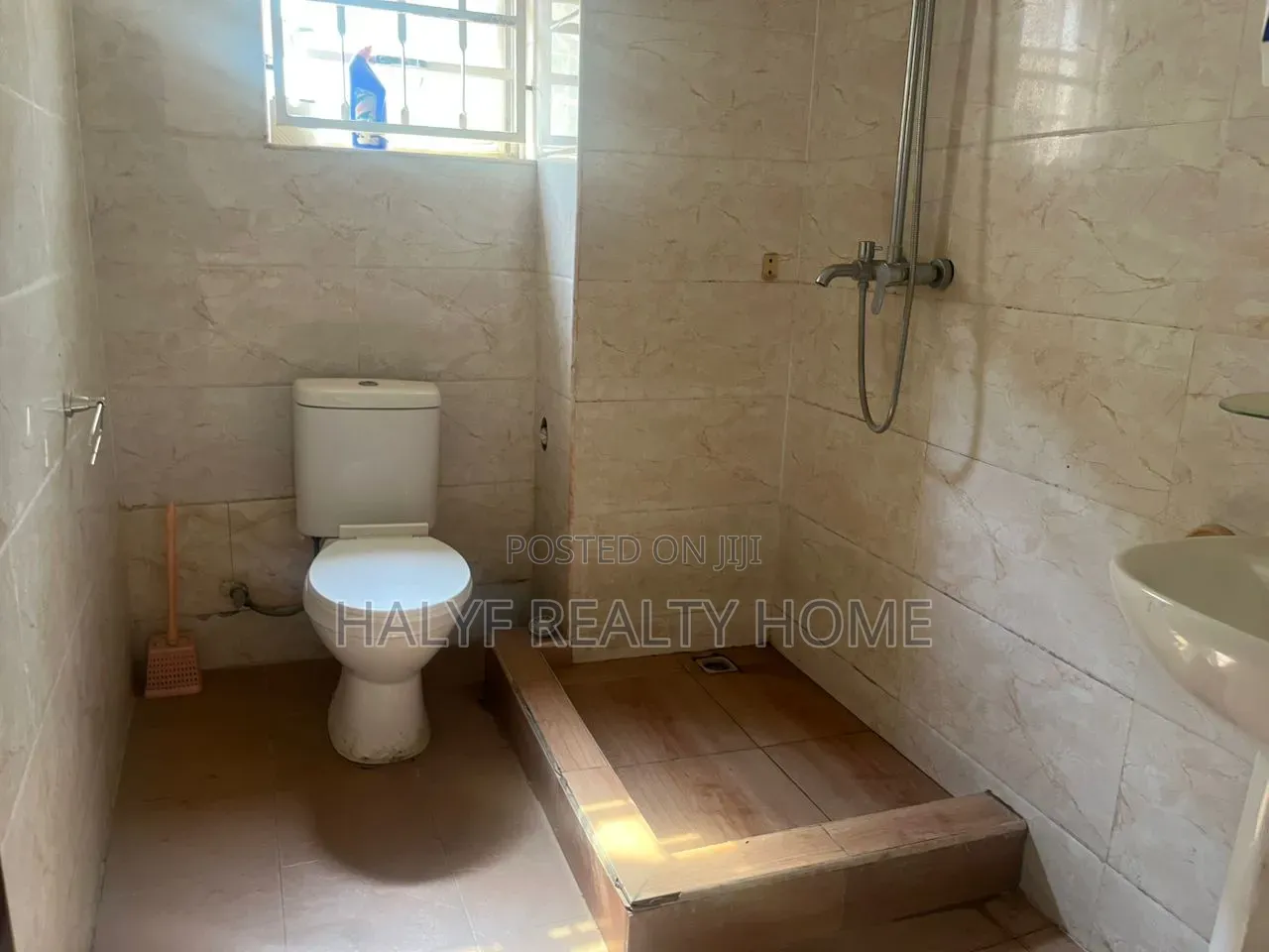 1bdrm Room & Parlour in After Berger Clinic for rent
