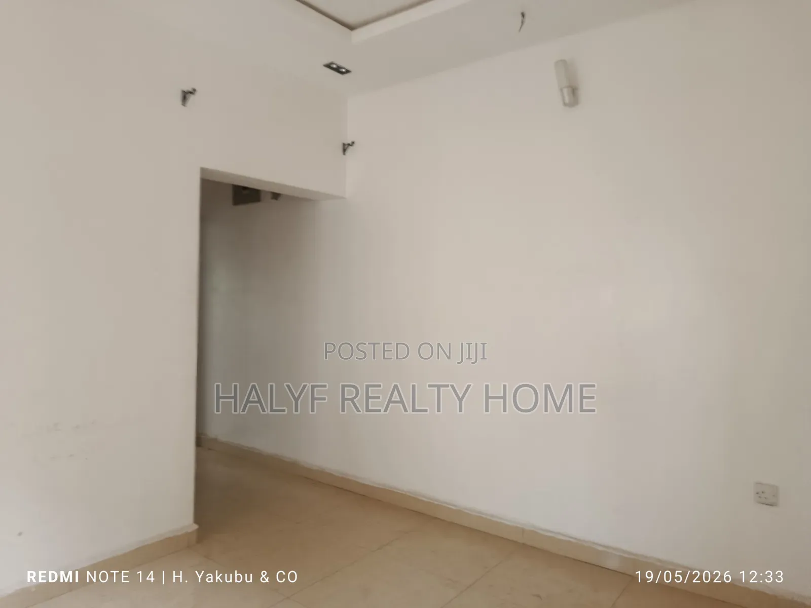 1bdrm Room & Parlour in After Berger Clinic for rent