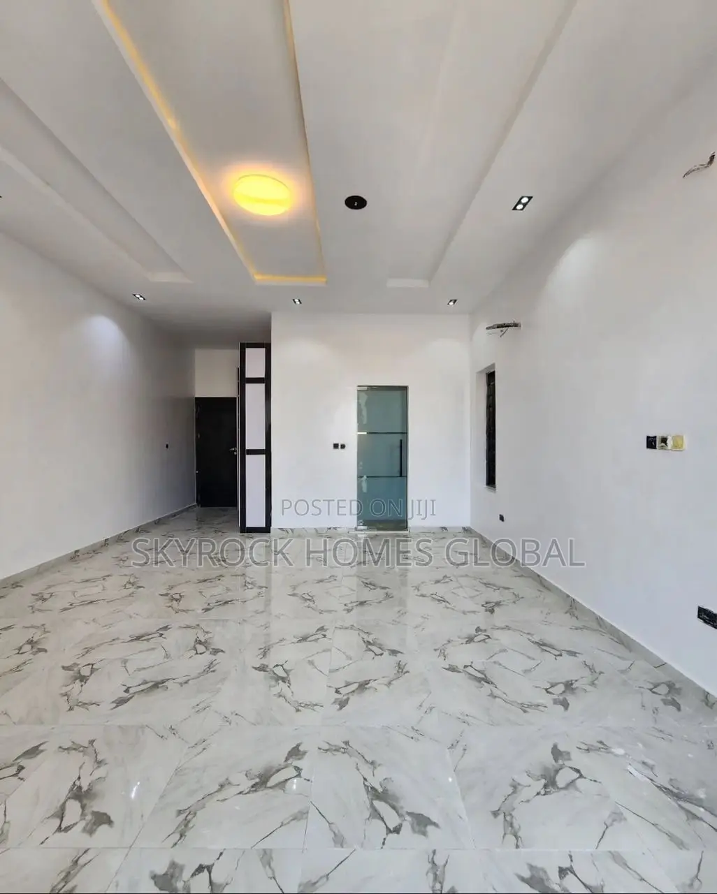 4bdrm Duplex in Chevron for sale