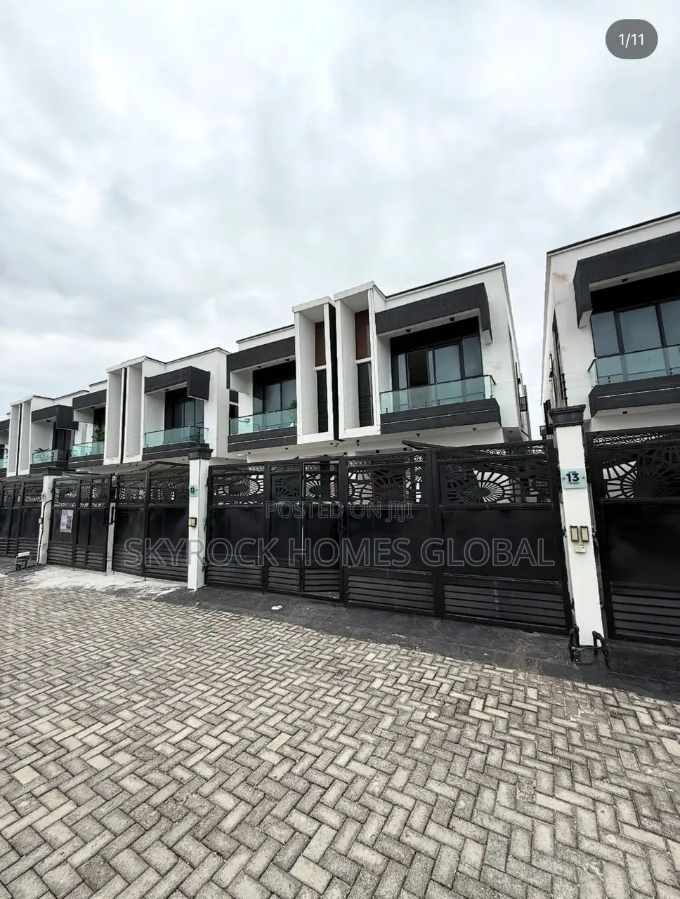 4bdrm Duplex in Chevron for sale