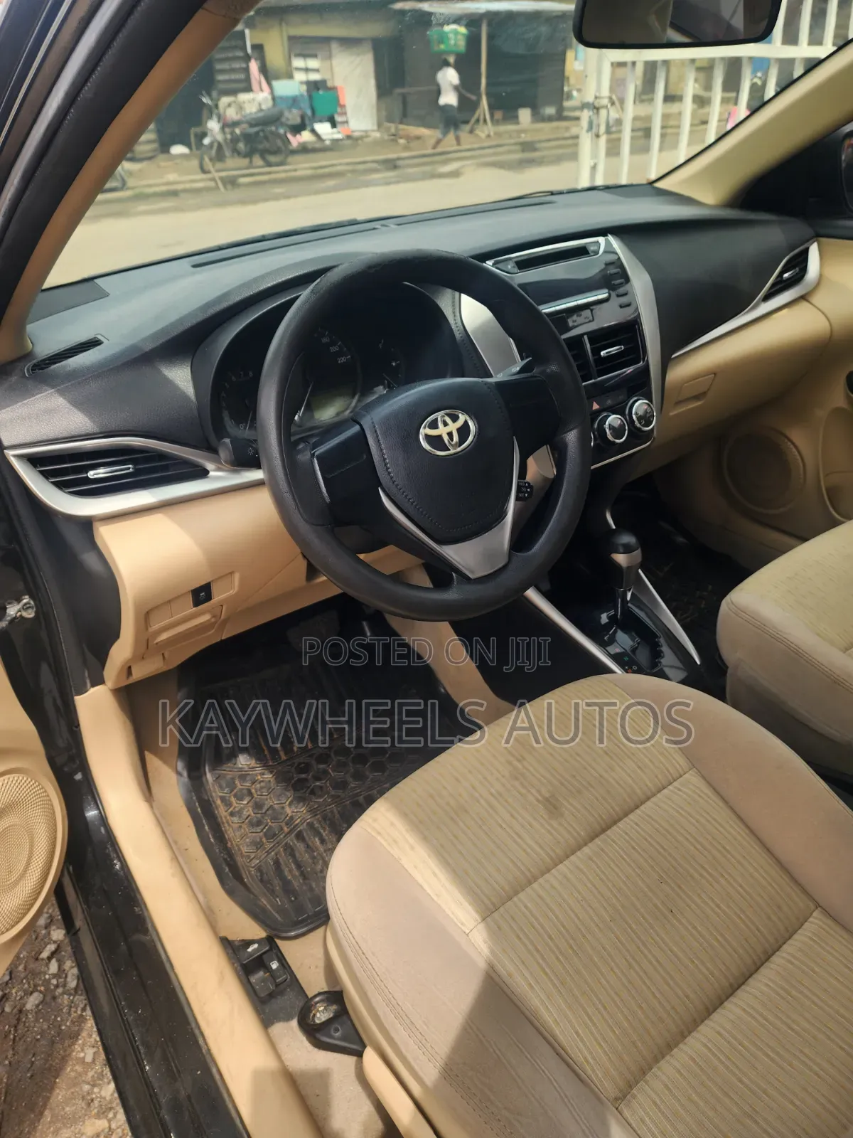 Toyota Yaris LE Sedan 4dr 2019 Black