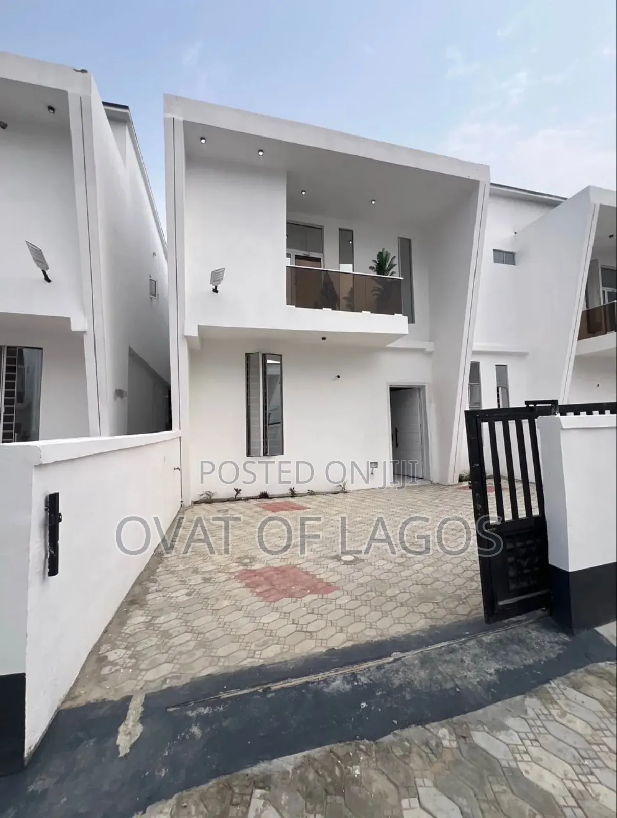 4bdrm Duplex in Ikota Villa Estate for rent