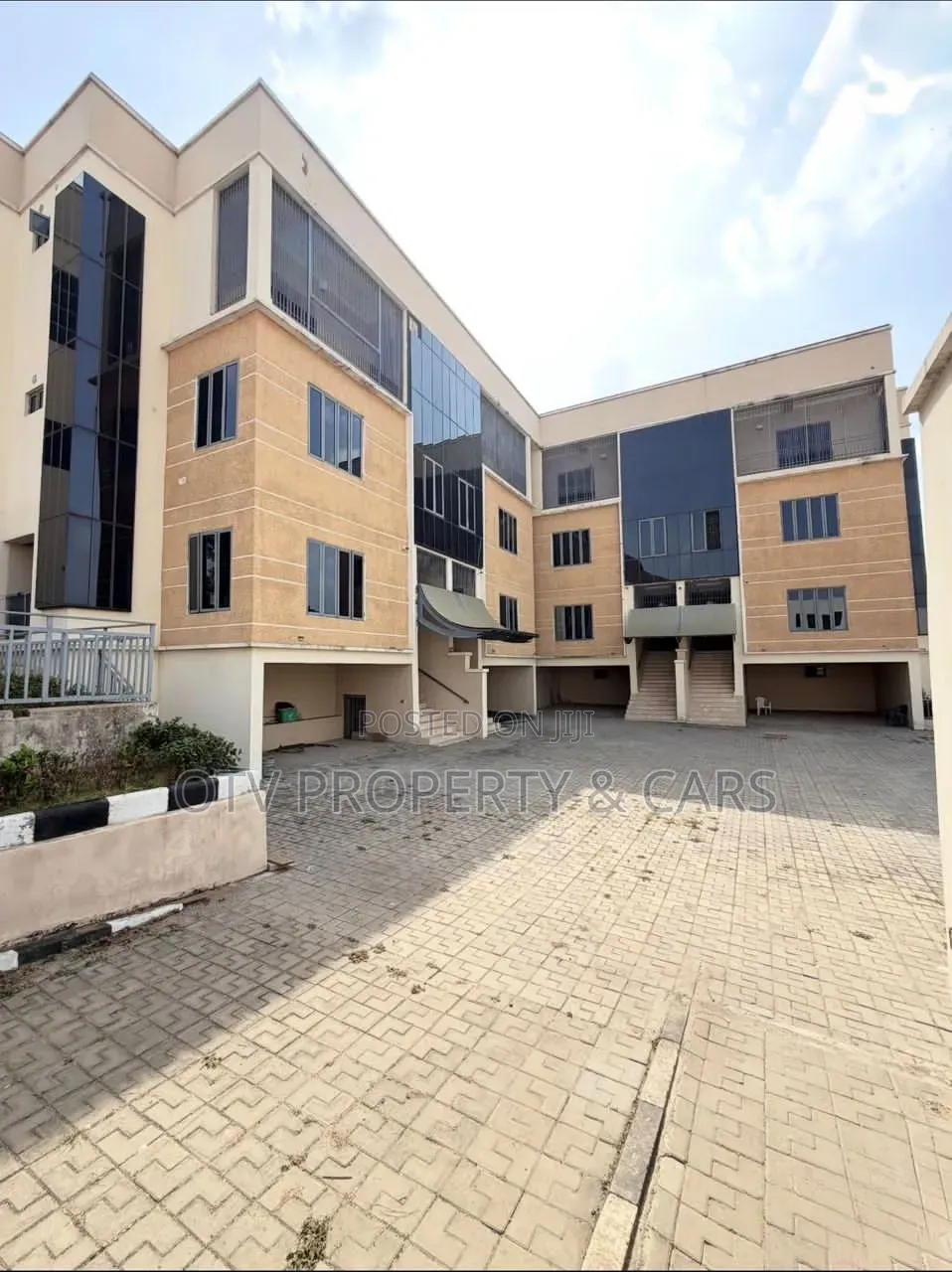 4bdrm Townhouse / Terrace in Maitama for rent