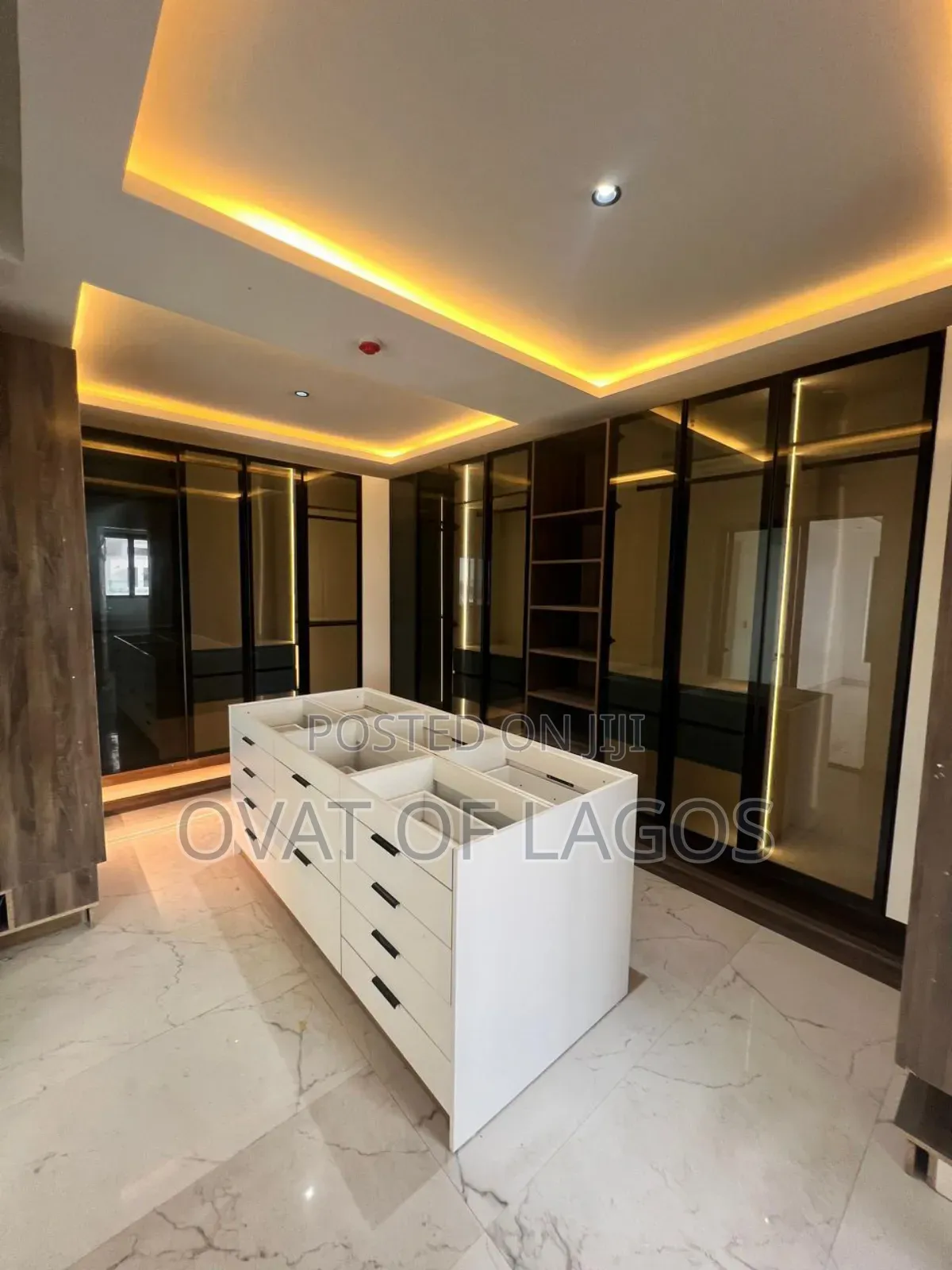 6bdrm Duplex in Banana Island for sale