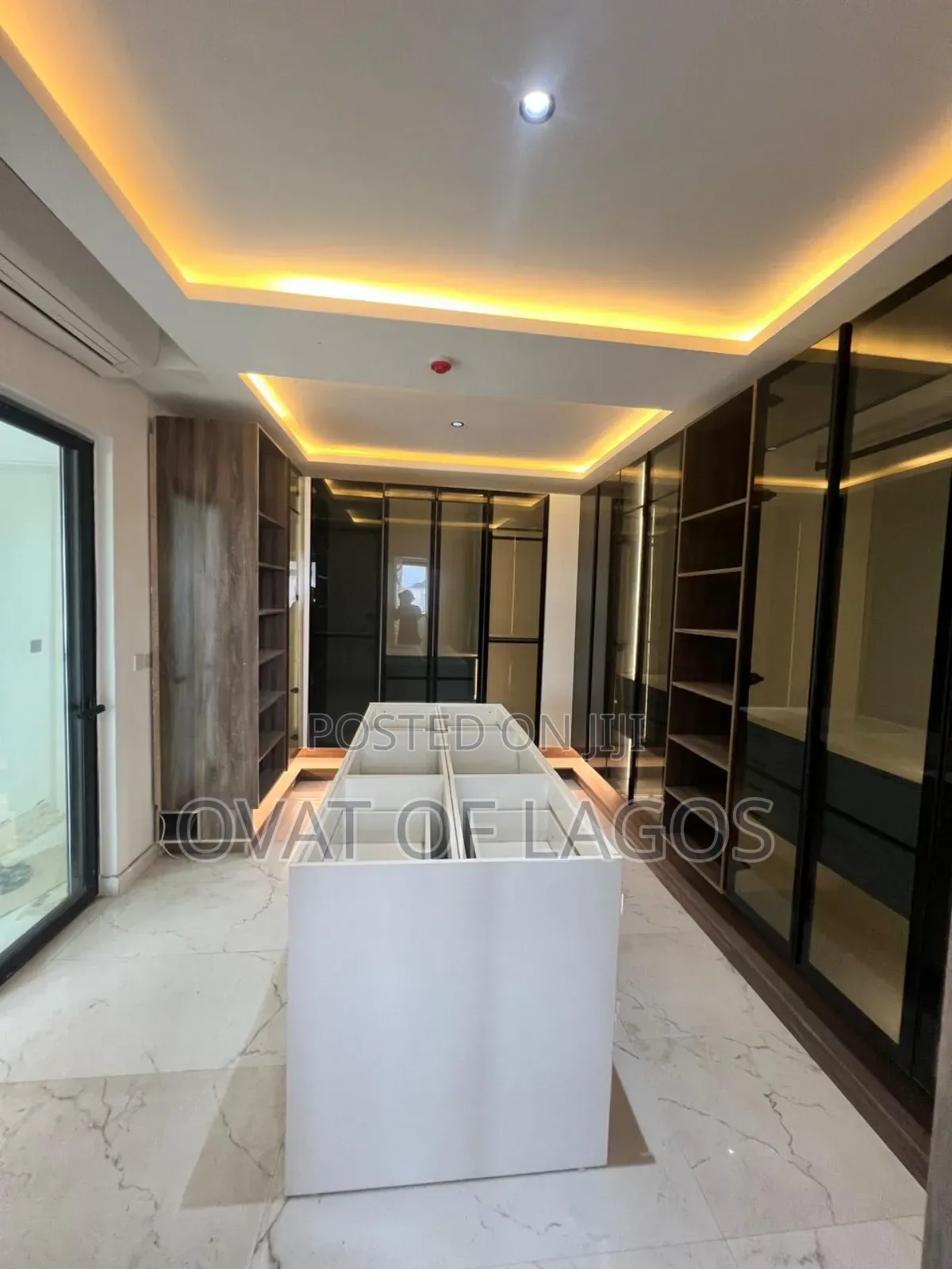 6bdrm Duplex in Banana Island for sale