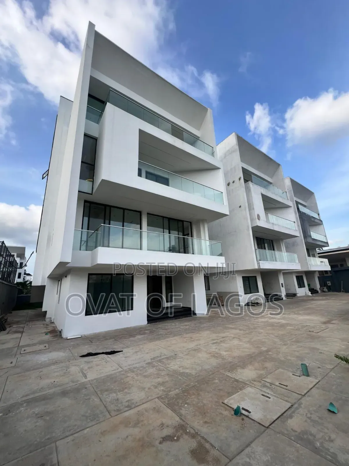 6bdrm Duplex in Banana Island for sale
