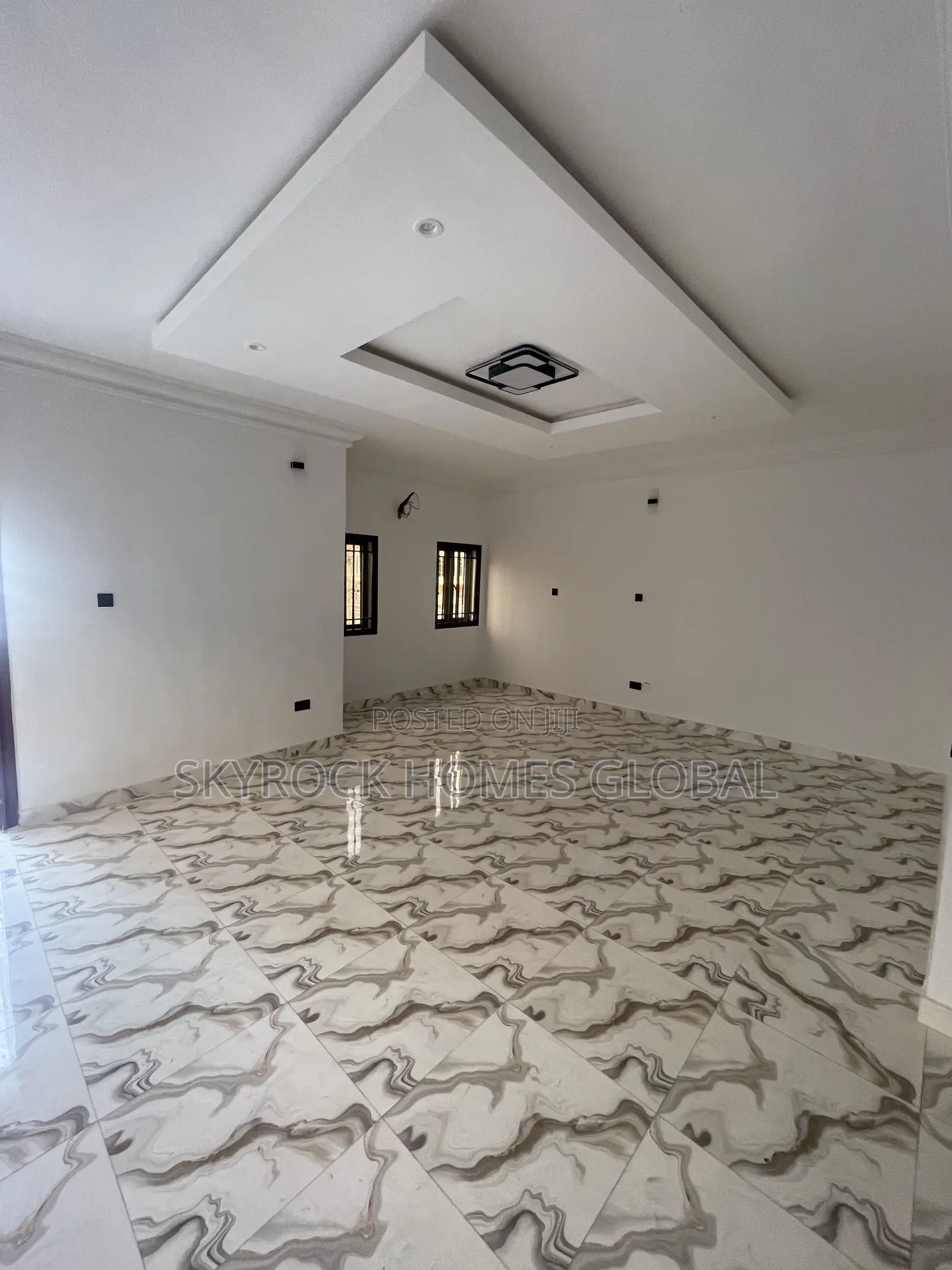 4bdrm Duplex in Chevron for rent