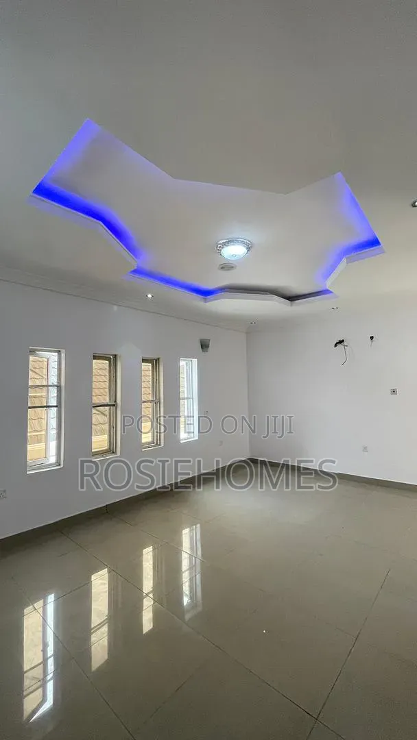 4bdrm Duplex in View Estate, Chevron for rent