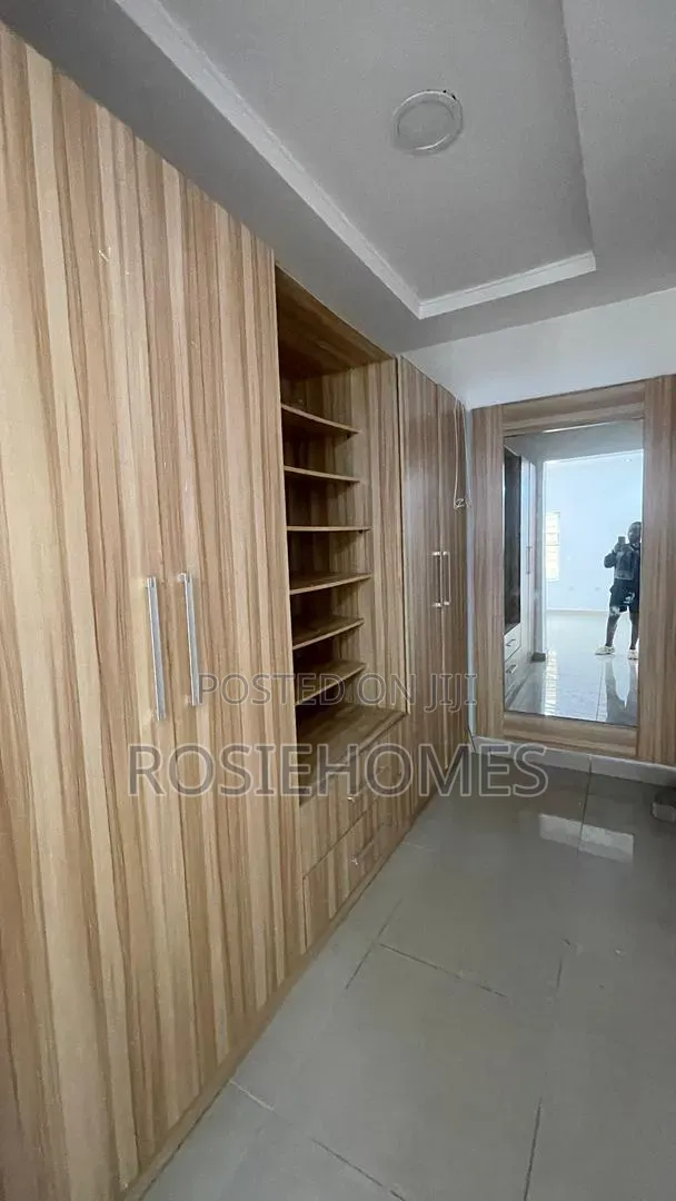 4bdrm Duplex in View Estate, Chevron for rent