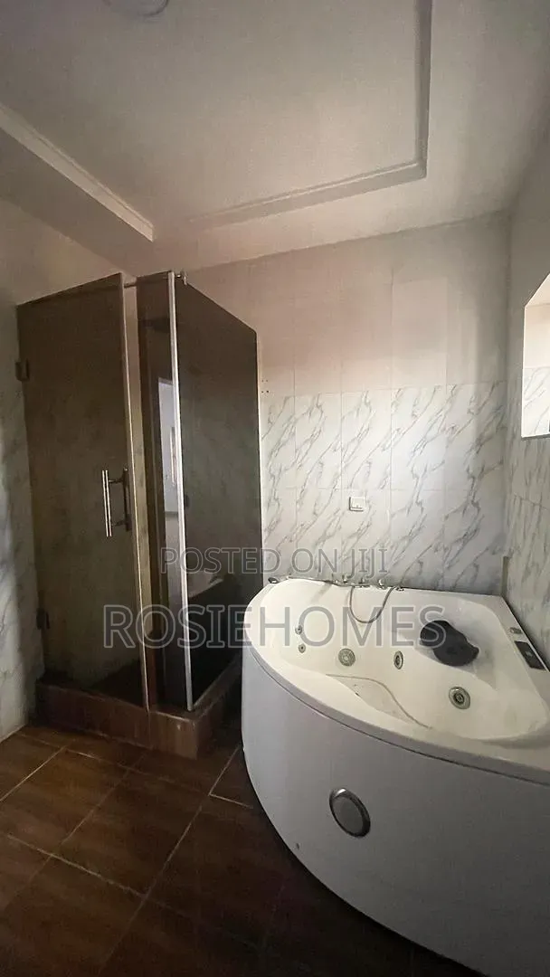 4bdrm Duplex in View Estate, Chevron for rent