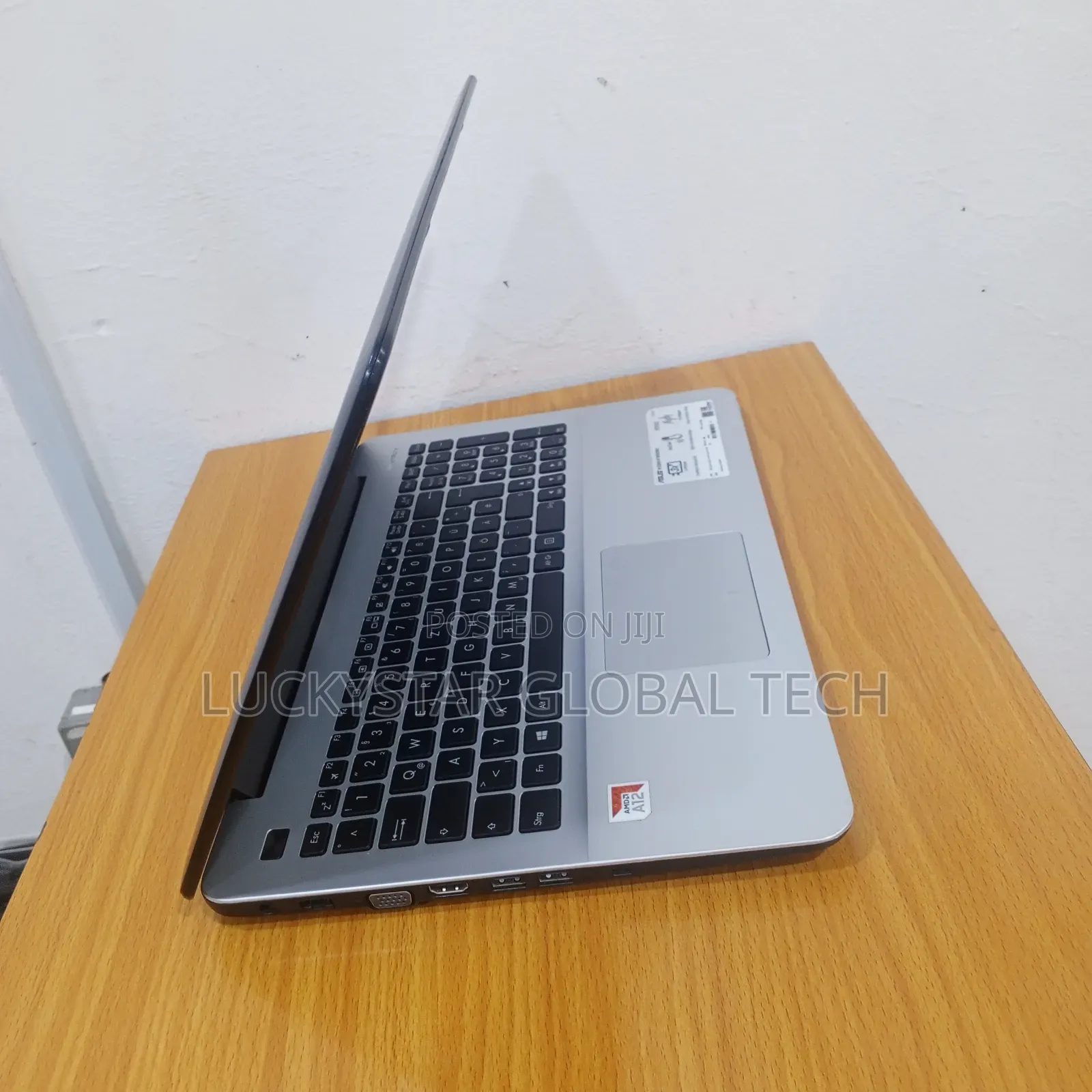 Laptop Asus X555LA 4GB AMD Ryzen 7 SSD 128GB
