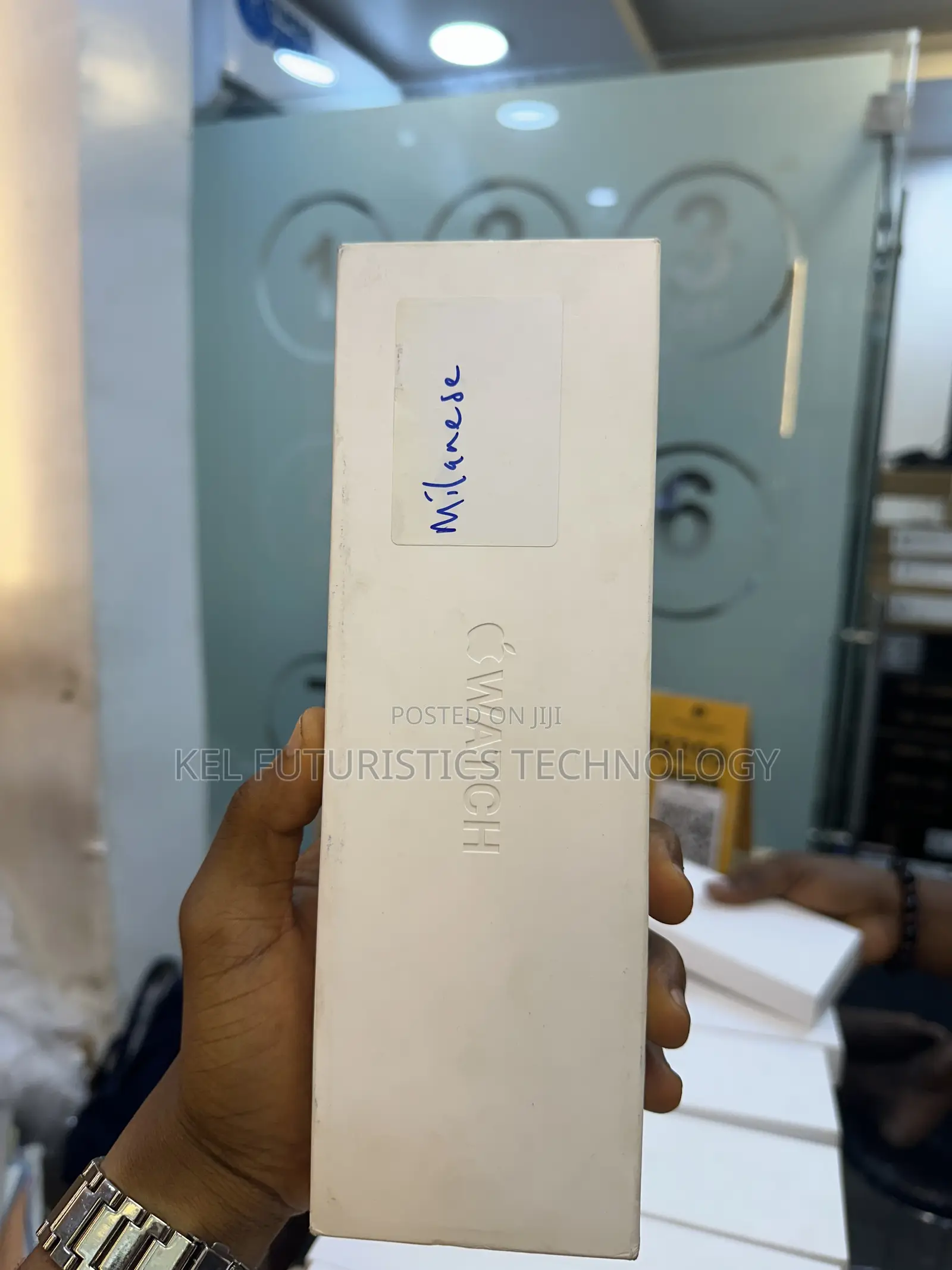 Apple Watch Series 11 42mm Natural Titanium