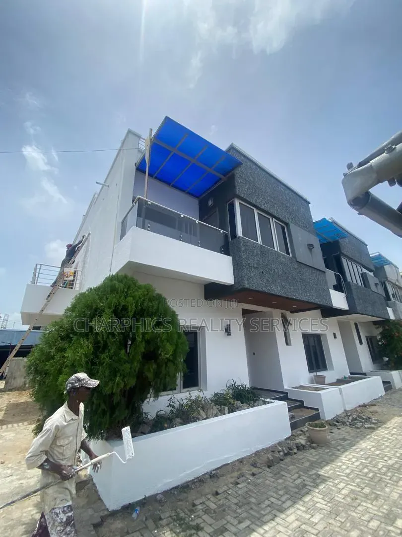 4bdrm Duplex in Lekki Phase 1 for rent