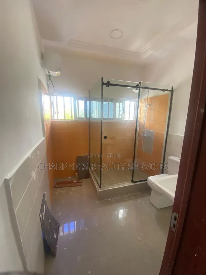 4bdrm Duplex in Lekki Phase 1 for rent