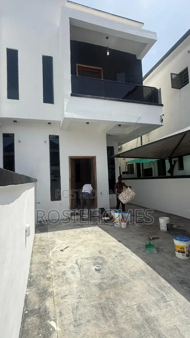 4bdrm Duplex in View Estate, Ikota for rent