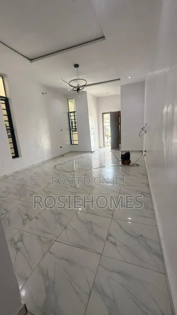 4bdrm Duplex in View Estate, Ikota for rent