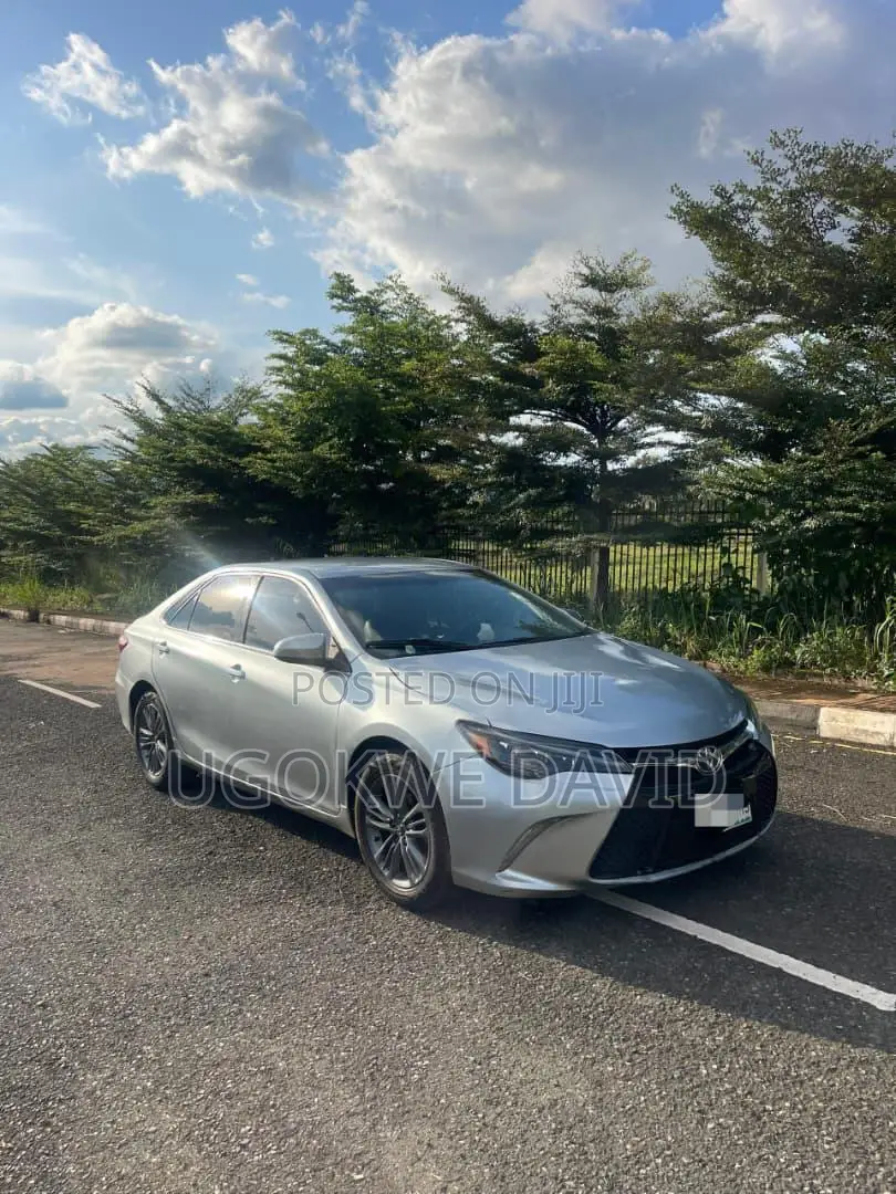 Toyota Camry 2016 Silver