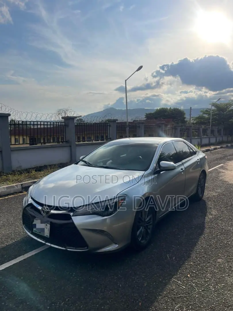 Toyota Camry 2016 Silver