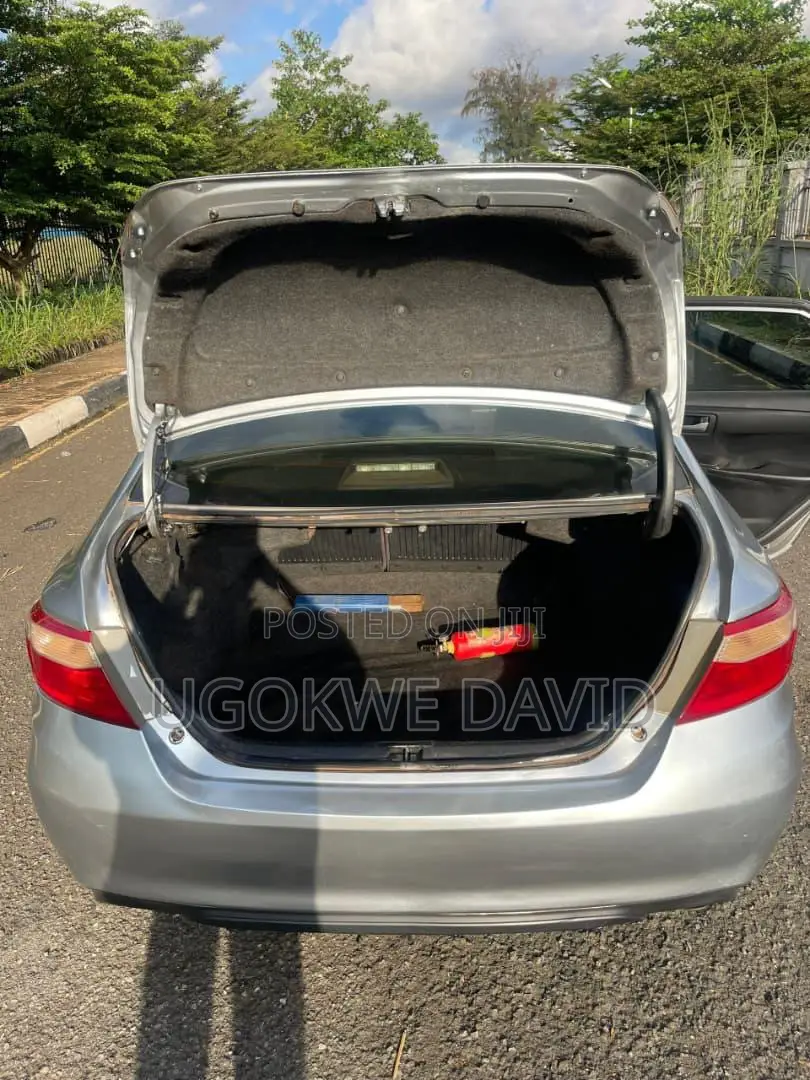 Toyota Camry 2016 Silver