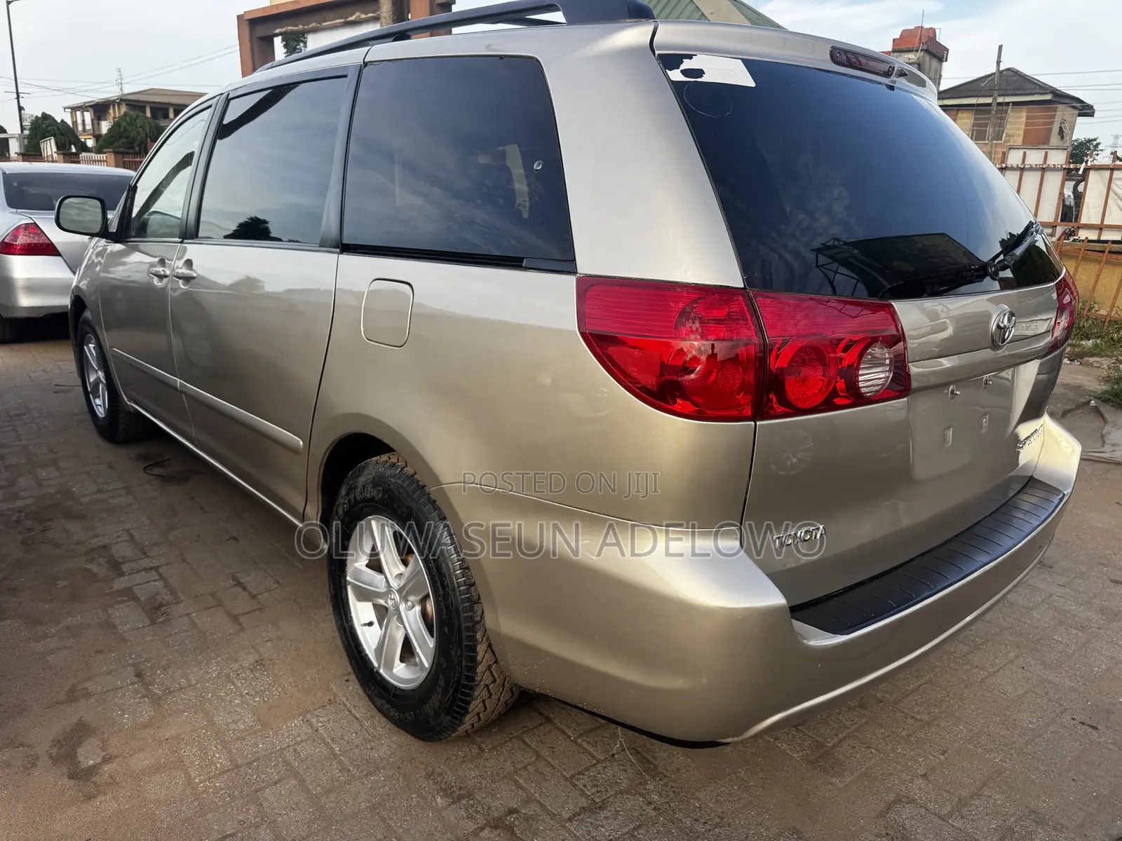 Toyota Sienna LE 2008 Gold