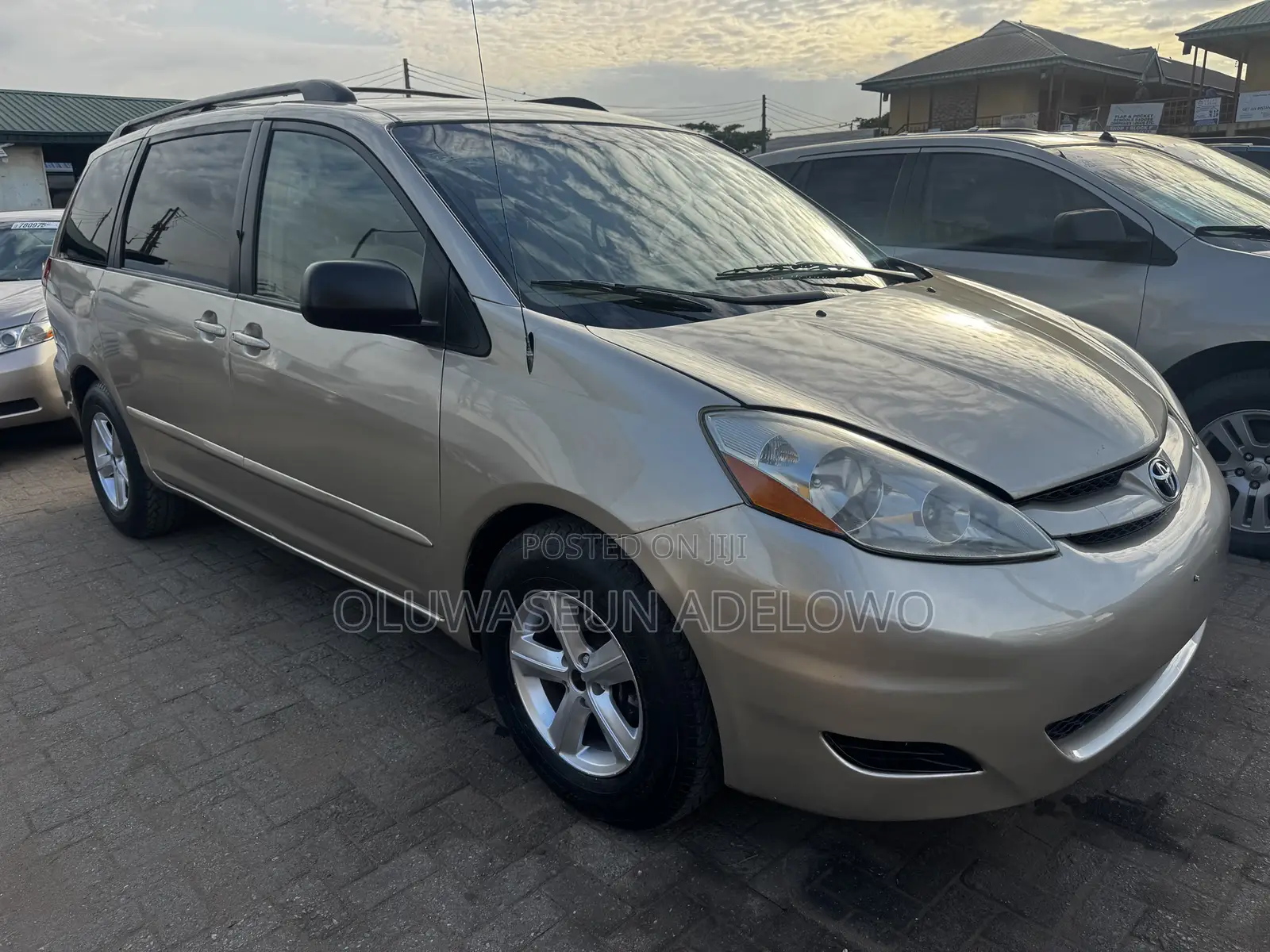 Toyota Sienna LE 2008 Gold