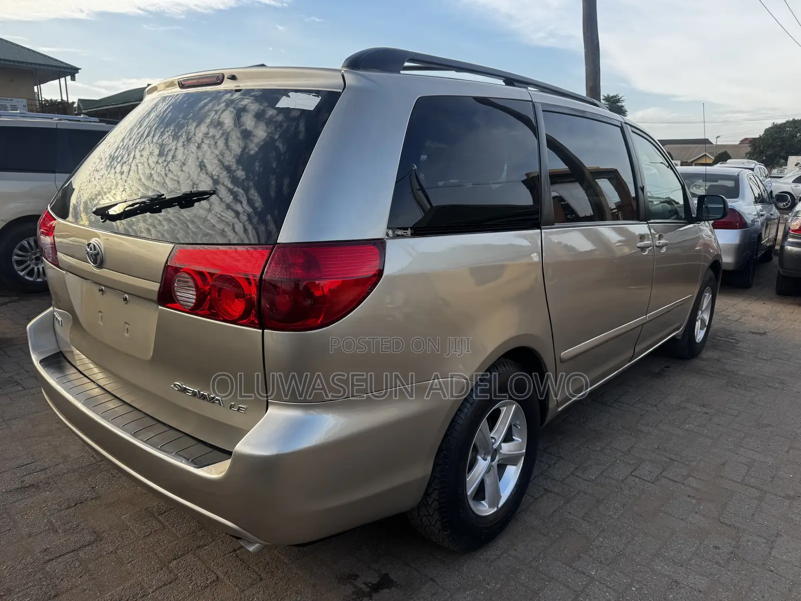Toyota Sienna LE 2008 Gold
