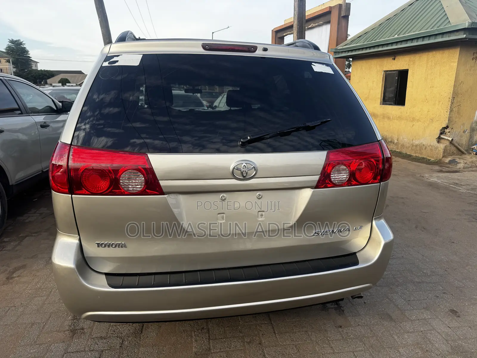 Toyota Sienna LE 2008 Gold