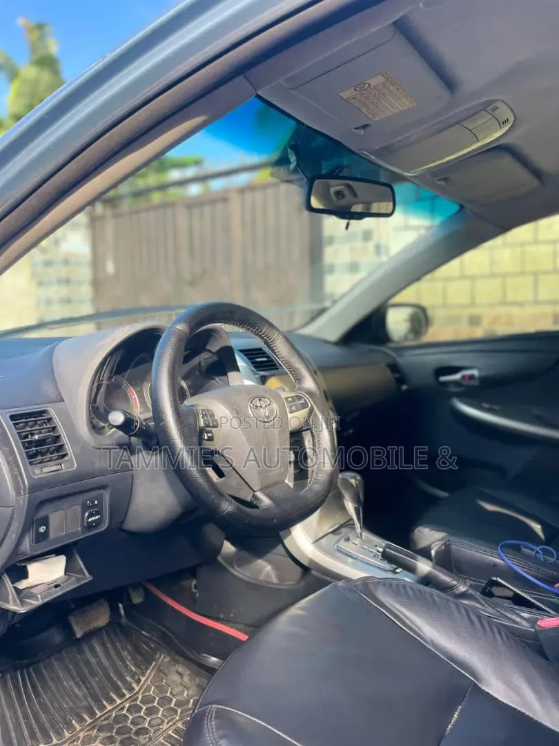 Toyota Corolla LE 4dr Sedan (1.8L 4cyl 4A) 2012 Blue