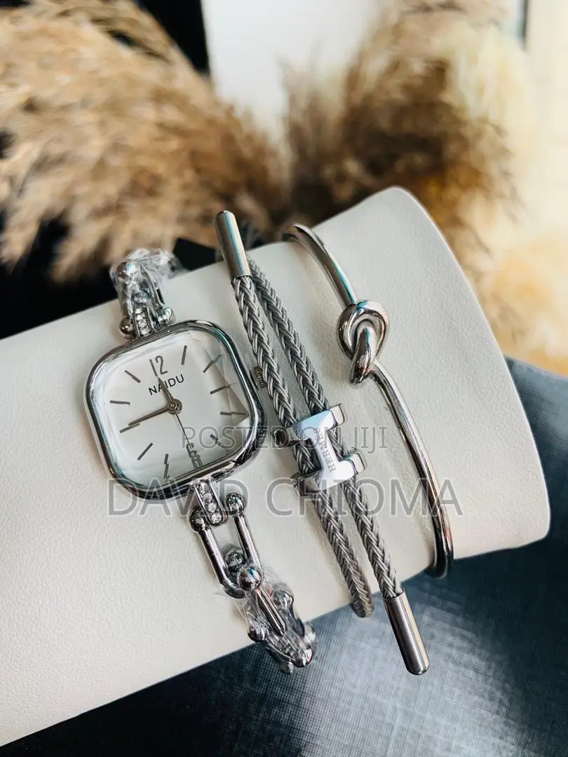 Female Bracelet Set With Wristwatch