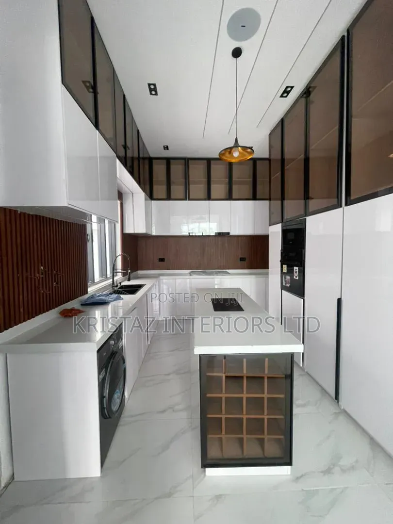 4bdrm Duplex in Chevron for sale