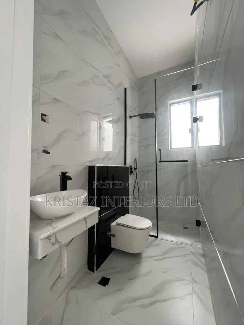 4bdrm Duplex in Chevron for sale