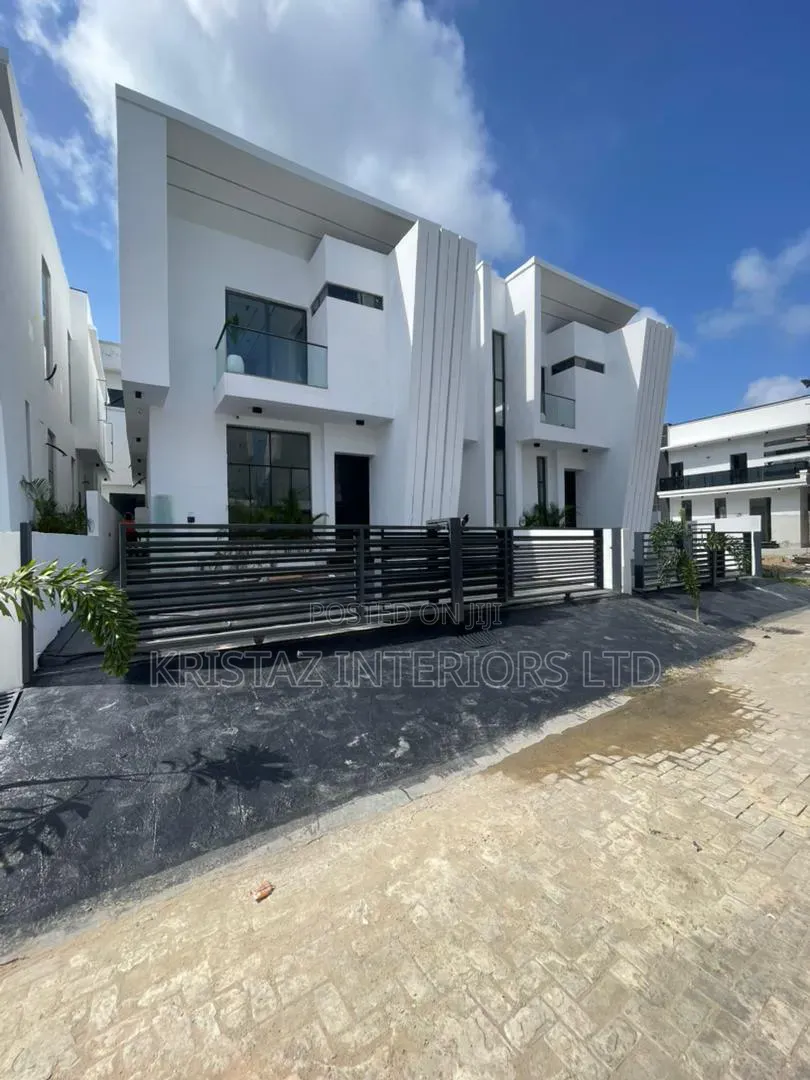4bdrm Duplex in Chevron for sale