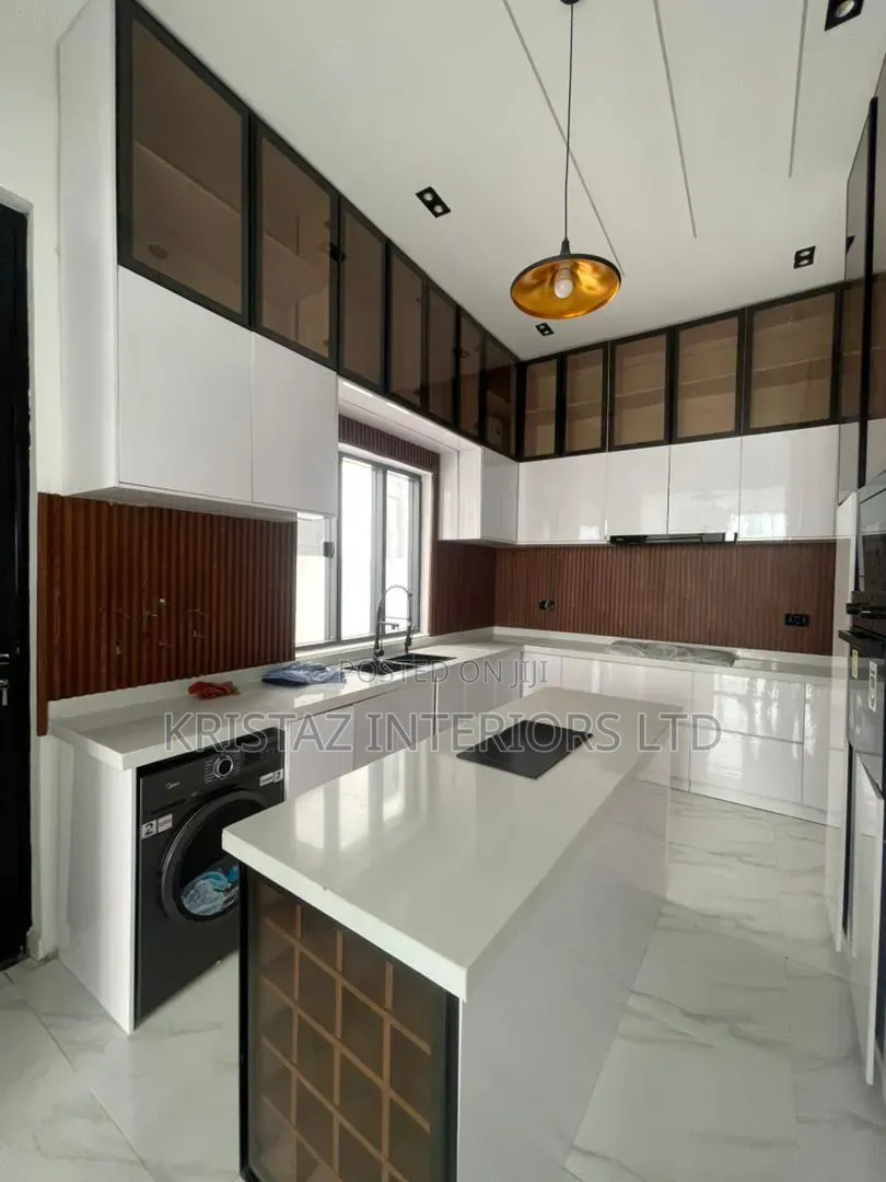4bdrm Duplex in Chevron for sale