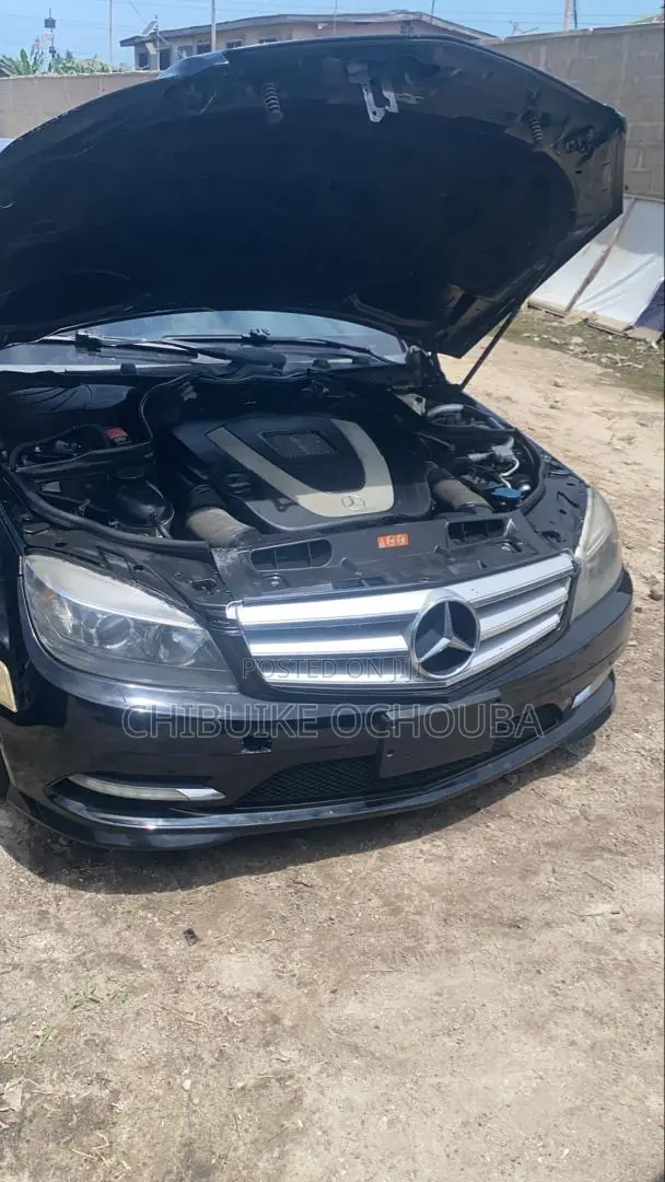 Mercedes-Benz C300 2011 Black