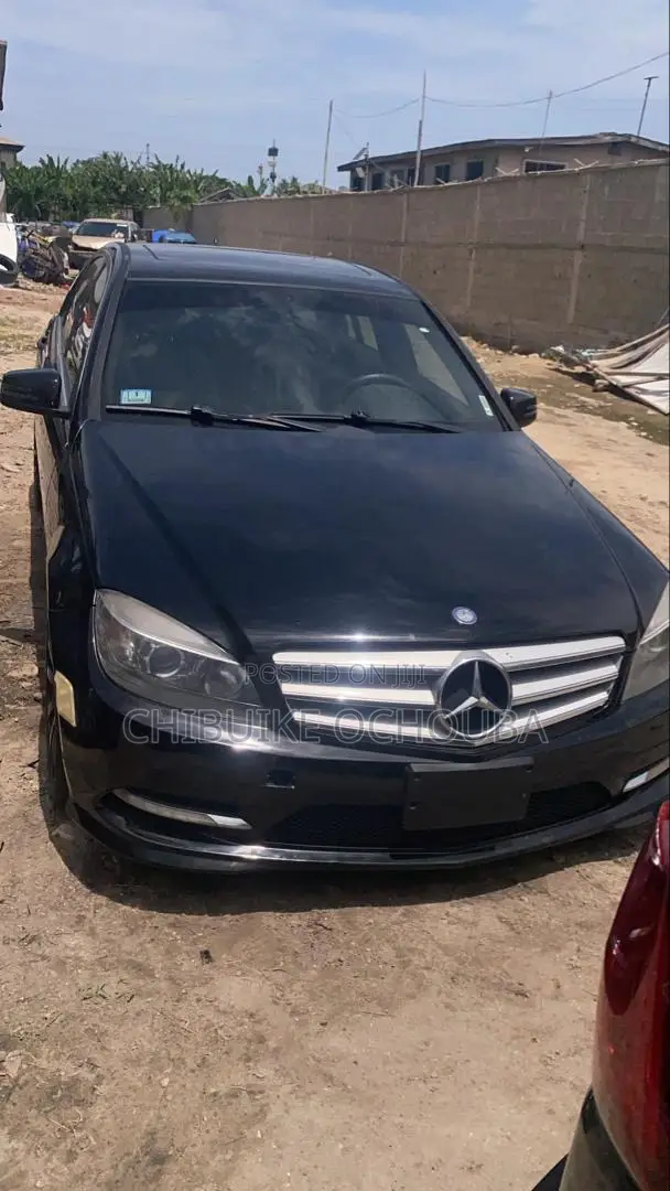 Mercedes-Benz C300 2011 Black