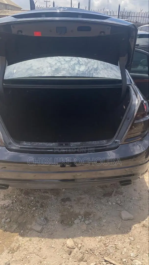 Mercedes-Benz C300 2011 Black