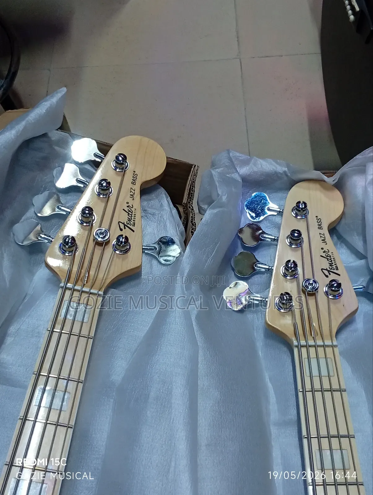 Ative 5-Strings Bass Guitar Fender Jazz Cream Colour and Red Colour