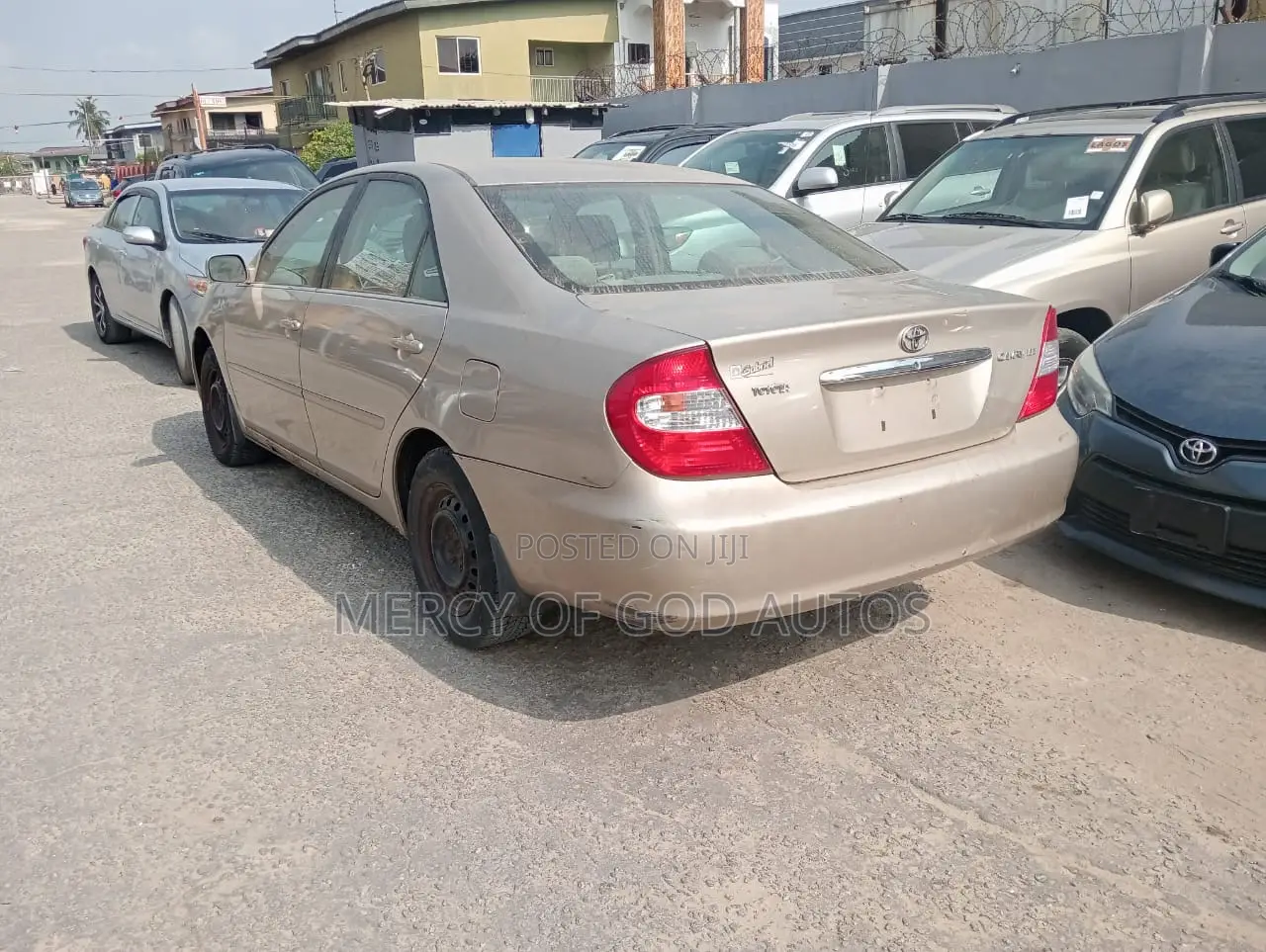 Toyota Camry LE 4dr Sedan (2.4L 4cyl 5M) 2003 Gold